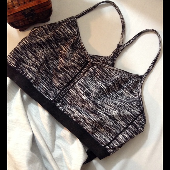 ⬇️ CAbi⚡️ Y BACK ACTIVE TANK TOP - Picture 5 of 5